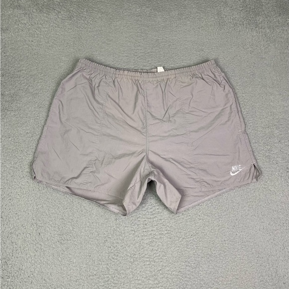 Vintage 90s Nike shorts - Picture 2 of 4